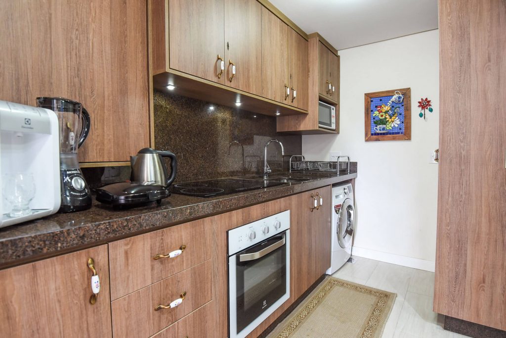 Apartamento para alugar no centro de Gramado RS - cozinha equipada